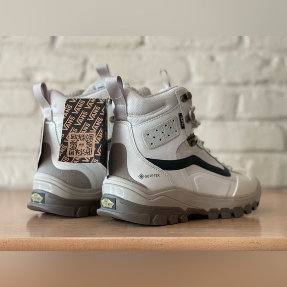 Vans Ultrarange Exo Hi GORE-TEX MTE-3 Khaki/Gum DEFCON White Men 8.5 /  Women 10